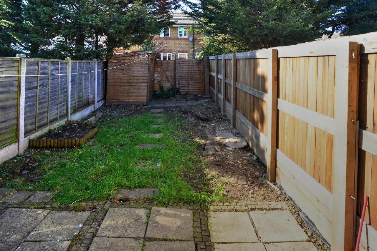 Stylish 2B House With Parking Apartment London