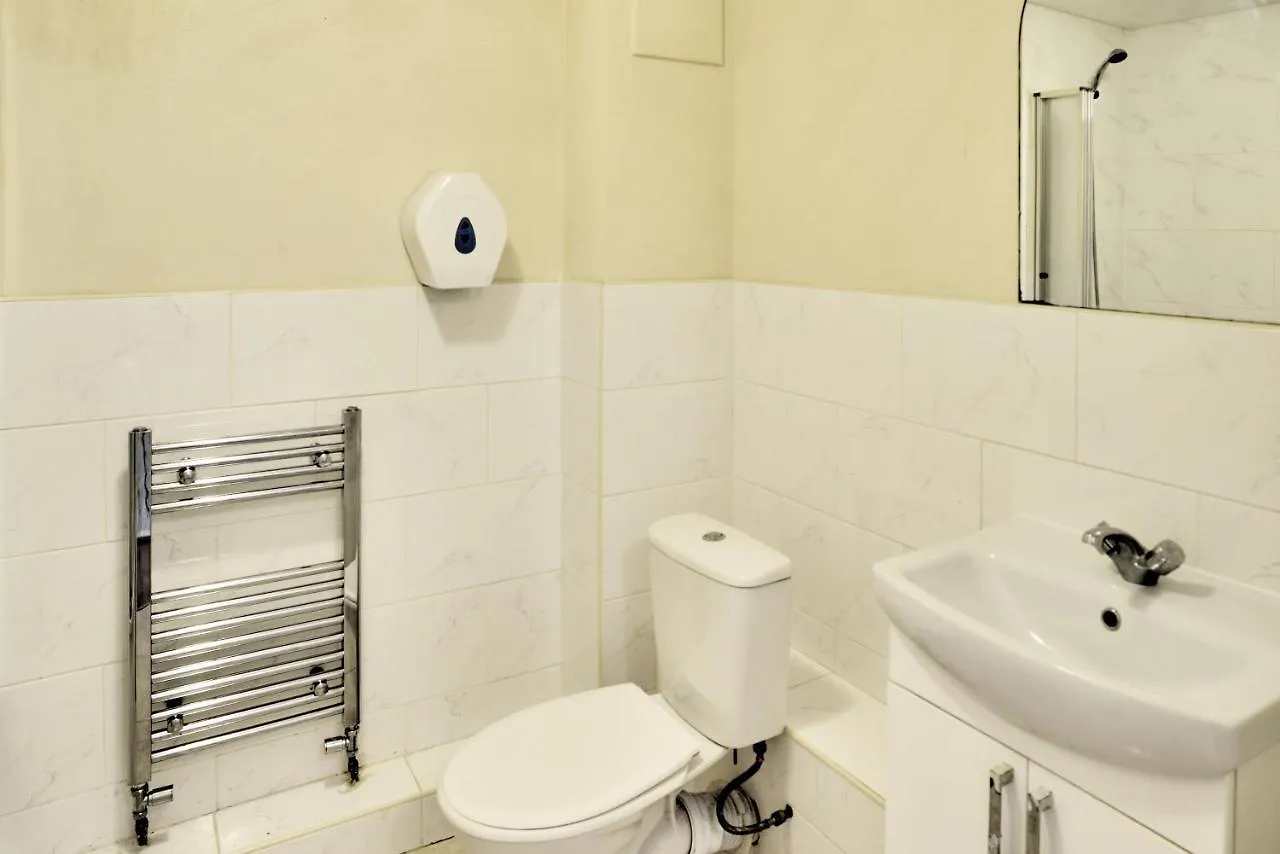 Stylish 2B House With Parking Apartment London